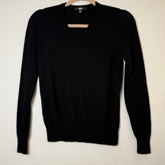 Uniqlo Black 100% Wool V-Neck Sweater Womens Long Sleeve Knit Top - Picture 1 of 7